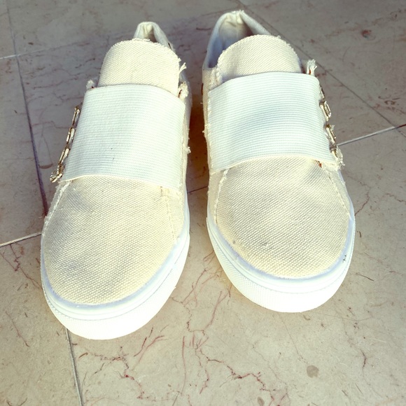 Shoes - Canvas tennis shoes